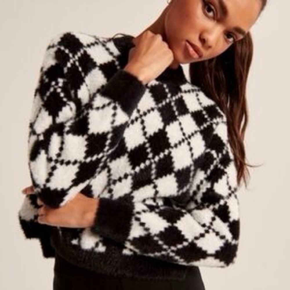 Abercrombie & Fitch Fuzzy Argyle Sweater - Women’s Small